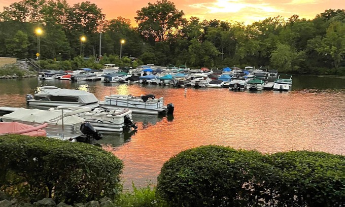 Wisconsin Dells Condominio | NEW! Canoe Bay Riverwalk Retreat- Waterfront/Pool