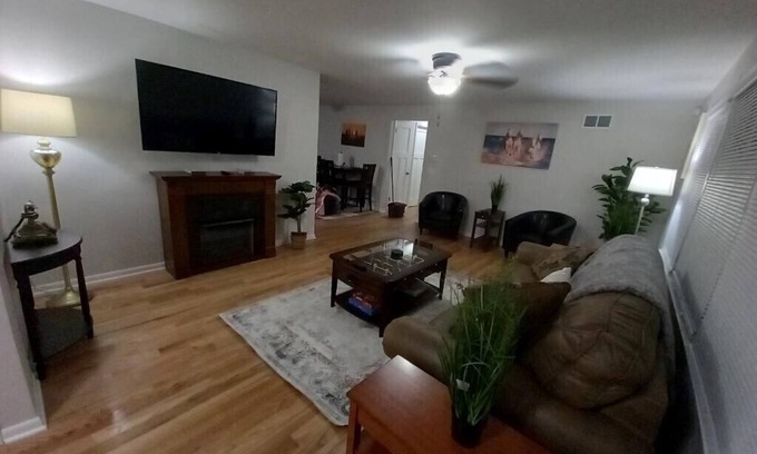 Racine Casa | New! Carefree! Pro Cleaned, Self Check In Sleeps 6