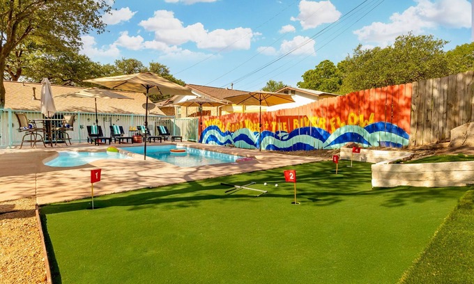 North San Antonio - SAT Casa | New Backyard Bliss, two pools, gameroom, lawn games, near city's top attractions