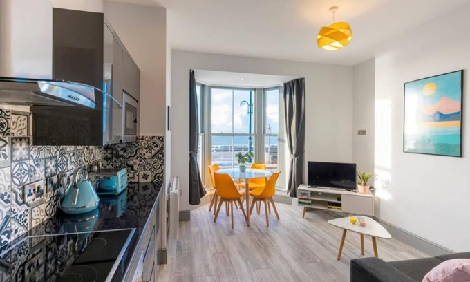 Aberystwyth Apartamento | New central seafront apartment- stunning sea views