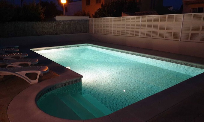 Playa de Almarda Chalet De Esquí | Chalet nuevo 7 hab. Piscina privada. Junto al mar.Parking. Playa poco concurrida