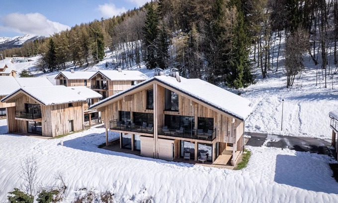 Montalbert Chalet De Esquí | Chalet nuevo en La Plagne, acceso directo a pistas, sauna, parking, 5 habitaciones