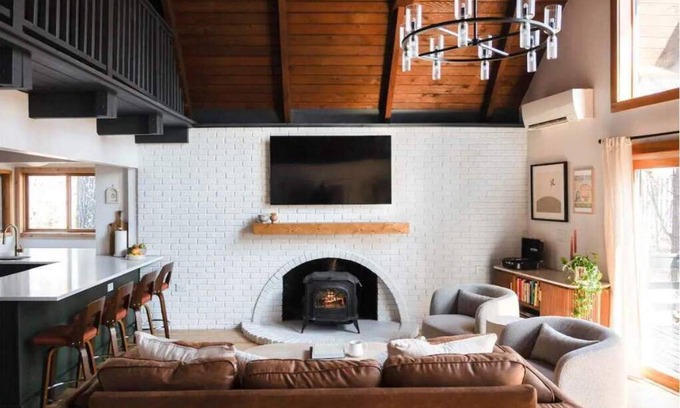 New Paltz Casa | NEW: Chalet Getaway, 5 min to Main St