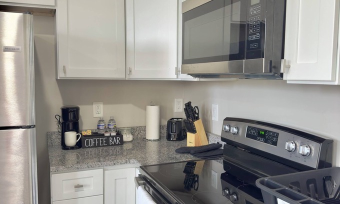 West Pittston Apartamento | New ~ Charming 1-bedroom apartment with AC and WiFi in Dwtn Pittston
