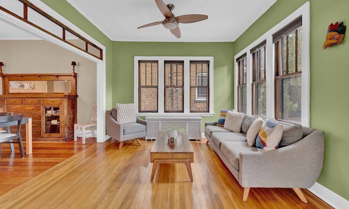 Andersonville Casa | NEW! Charming 3bd Bungalow in Vibrant Andersonville by AllSet Turnover