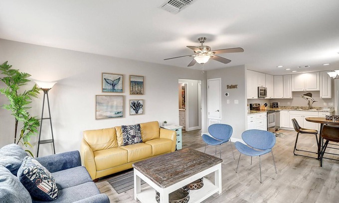 Rockport Casa | New! Charming and eclectic 2 bedroom, 1 bath, 5 minutes to Rockport Beach!