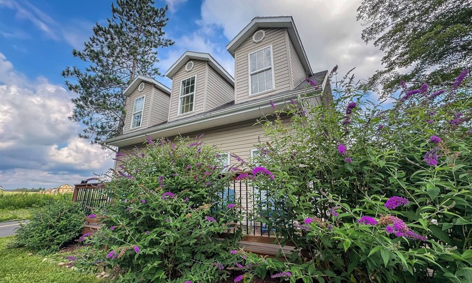 North Glade Hills Casa | New: Charming and Great Value Lake Area Cottage