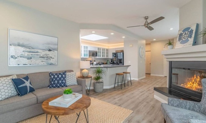 Ocean Beach Condominio | NEW Charming Beach Style Condo Steps to the Sand