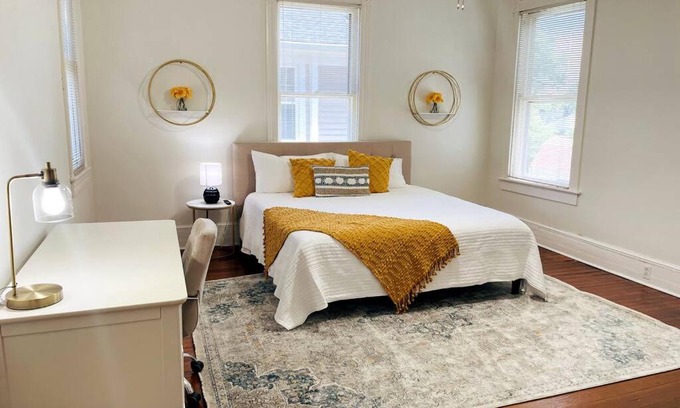 Danville Casa | *New* Charming Victorian Home across Averett Univ.