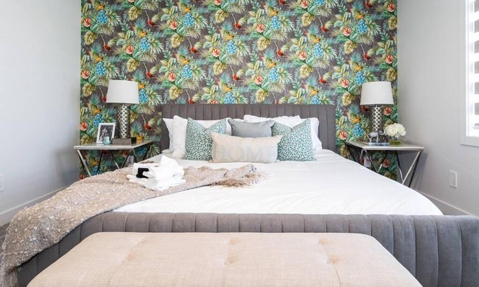 Southwest Edmonton Casa | *New*Chic Modern Home*King bed*Foosball*Sleeps 8!