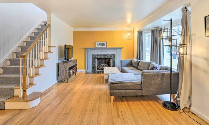 Grosse Pointe Woods Casa | NEW! Chic Pet-Friendly Grosse Pointe Woods Getaway