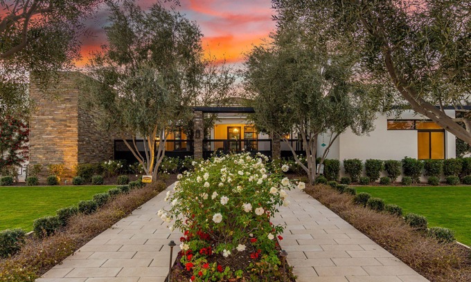 South Scottsdale Casa | *NEW* Close to Old Town Scottsdale with heated, covered pool in coveted PV Farms