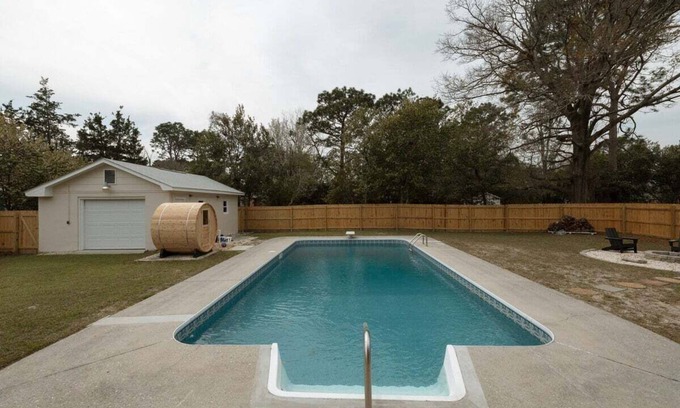 Green Meadow Casa | New! Coastal Ranch with Pool and Sauna!
