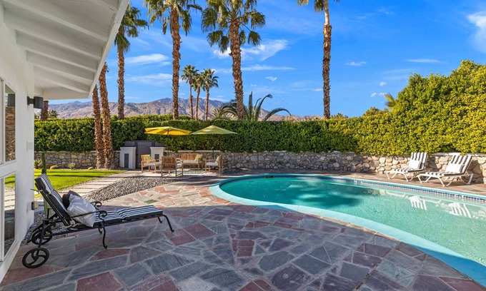 Sunrise Vista Chino Casa | New! Colony Retreat! Midcentury Gem! 4BR! Pool!FirePit! Views! Walk to DownTown!