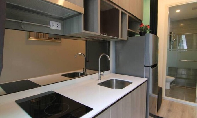 Ramkhamhaeng Condominio | New Condo, Hi-Speed Wi-Fi/Gym&Pool/ MRT Lam Sali