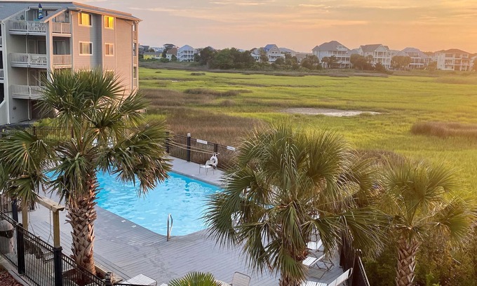 North Carolina Coast Condominio | New Condo Listing - Ocean & Marsh Views – Steps to Carolina Beach or Pool!
