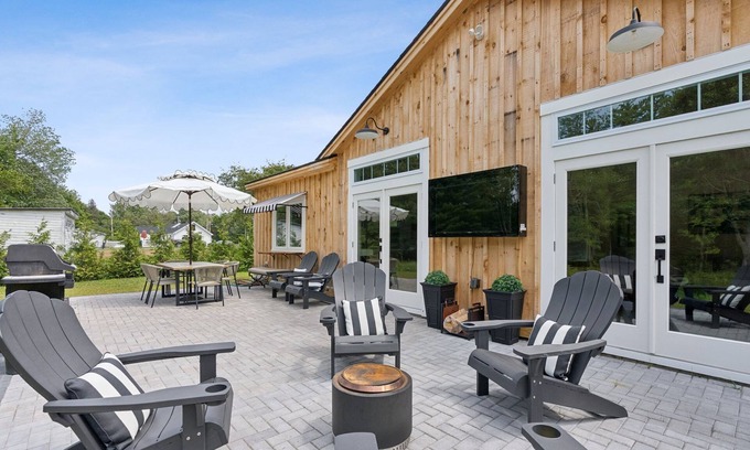 Kennebunk Casa | NEW construction! 1 Mile to BEACH! Outdoor TV, Shower, Firepit & more!