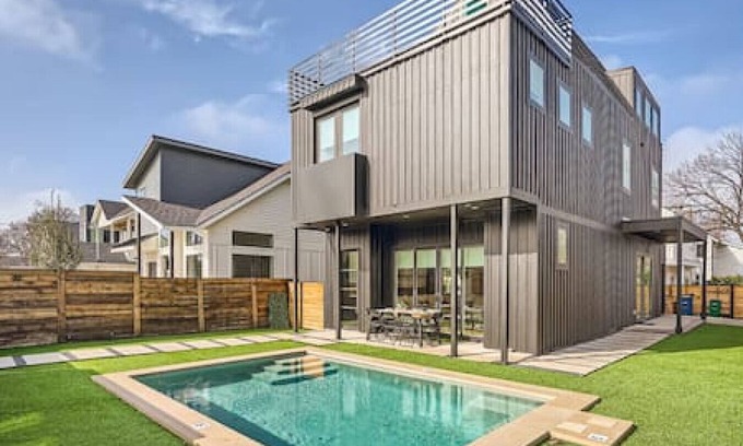 Chestnut Casa | New Construction 4 BDRM w/POOL Mins To DT & SXSW Spots!