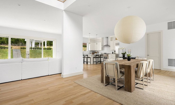 East Hampton Casa | New Construction East Hampton Luxury; includes vehicle with beach parking pass!