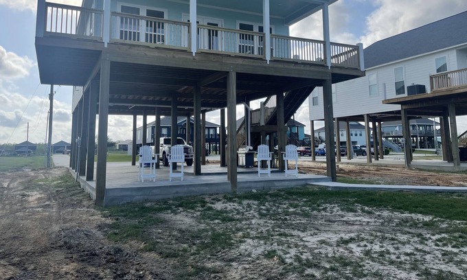 Hackberry Casa | New Construction Hackberry Getaway-4BR, Sleeps 9, On the Water