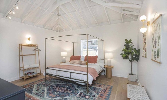 Eastwood Apartamento | New Construction - Sleeps 4 - Close to Broadway!