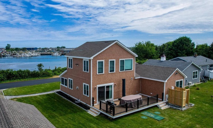 Snug Harbor Casa | New Construction! Waterfront Rental on Great Island