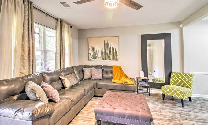 Hinesville Casa | NEW! Contemporary Hinesville Home w/ Fenced Yard!