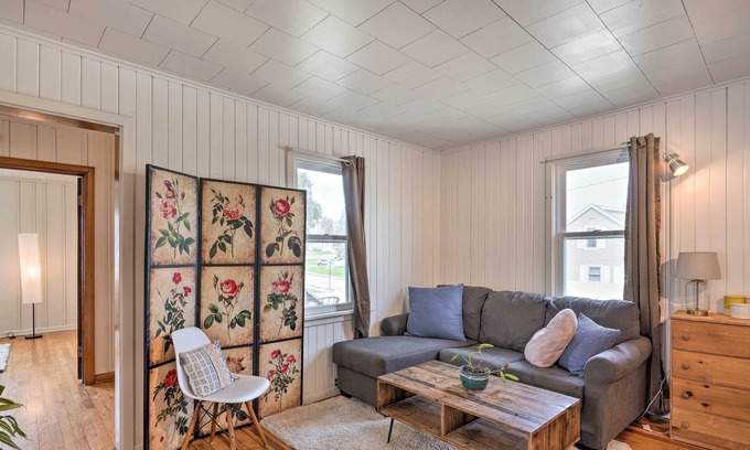 Dubuque Casa | NEW! Convenient Dubuque Home < 2 Mi to Downtown!