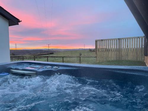 Westleigh Casa | NEW! Country boutique escape . HOT TUB