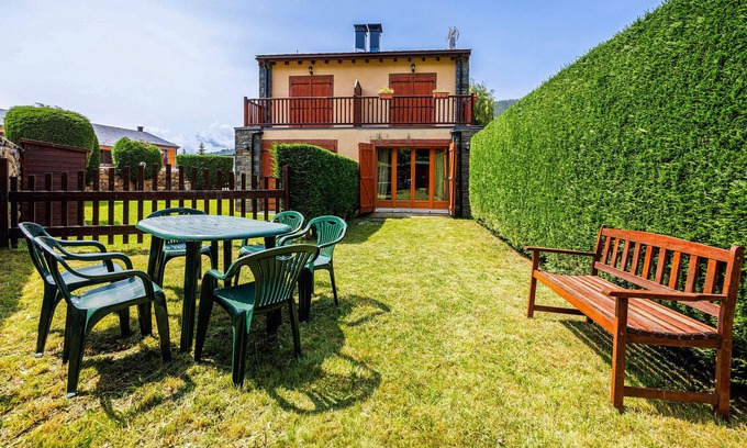 Latour-de-Carol Apartamento | NEW! Countryside Retreat & Pyrénées Mountain Views