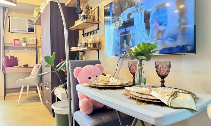 Cagayan de Oro Condominio | New Cozy 1-bedroom condo in Cagayan de Oro Amazing view of the Poolw/Workstation