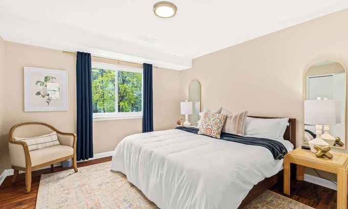 Roseville Apartamento | New! Cozy 1BR Upper Flat Near Roseville Downtown