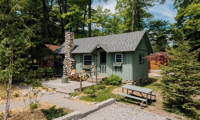 Northport Cabaña | NEW cozy cottage a short walk to Northport and Lake Michigan!