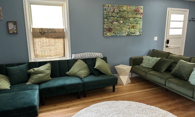 Livingston Cabaña | NEW! Cozy cottage walking distance to the Yellowstone River