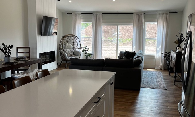 Stratford Casa | New Cozy Home in Stratford - Minutes to downtown Charlottetown