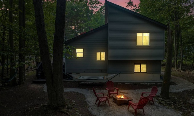 Tobyhanna Villa | NEW! Cozy home with Jacuzzi and Fire Pit in Pocono!