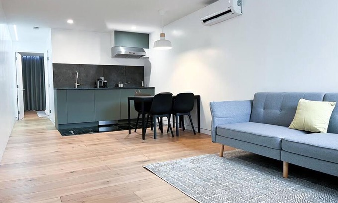 East Flatbush Apartamento | New Cozy Modern Minimalist Stay in Brooklyn at Rem-Casa
