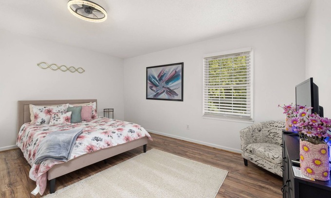 Southwest Raleigh Casa | NEW Cozy Townhome w/Pool, Patio, Dogs Welcome