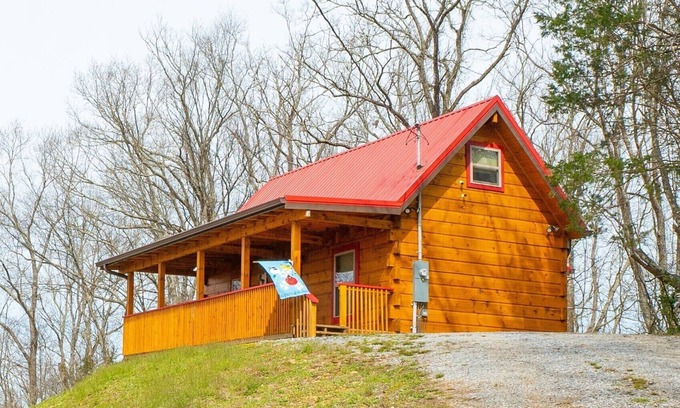 Sevierville Cabina | ¡NUEVO! Cabina personalizada en 10 acres!
