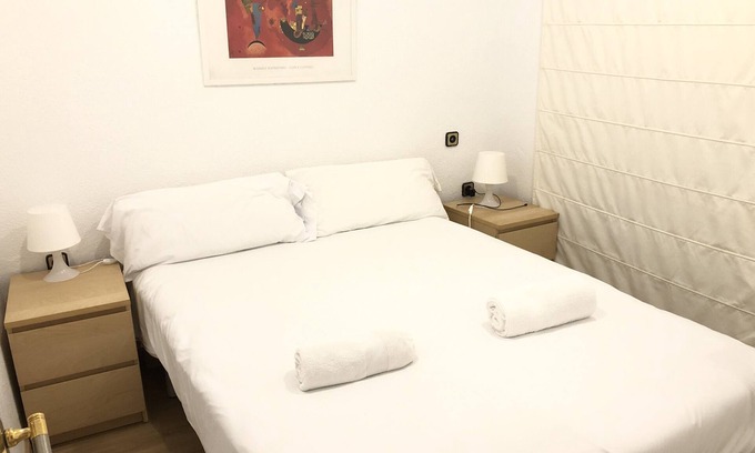 Les Tres Torres Apartamento | NUEVO! Apartamento fresco cerca del Metro