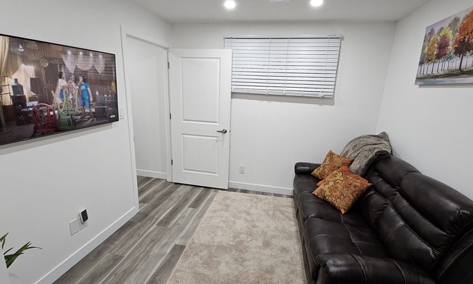 Regina Apartamento | New decently furnished one bedroom suit at Rochdale Boulevard