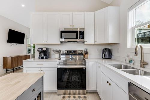 Kenilworth Casa | New Designer 1 Bed Home, Walk to Biltmore Village