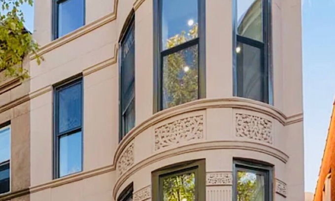 Crown Heights Condominio | New Development+Luxury Living on the Go+Private Outdoor Space