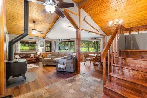 McCall Casa | New! Dew Drop Inn - Pet Friendly, 5-min walk to river access