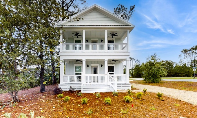 Carrabelle Casa | New dog-friendly home near beach & golf with pool, arcade game, decks, W/D, AC
