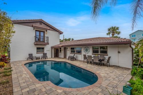 Colin Park Casa | New Dolce Vita Pool Across from Beach Access Walk to River Access Close to Flagler