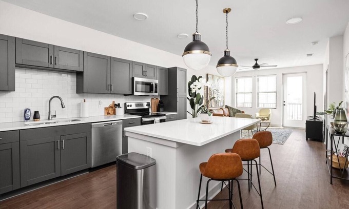 Speedway Condominio | New Downtown Apartment - Next to Motor Speedway!