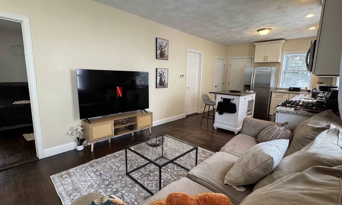 Salem Apartamento | NEW Downtown Salem Retreat 3BD W/Parking