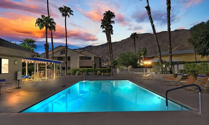 Uptown Design District Condominio | New! Downtown Zen Oasis: Pools, Spa, 2 Patios, Pickleball