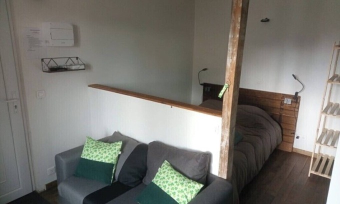 Salles-en-Toulon Apartamento | New Dublin-themed studio, 30 minutes from Poitiers and the Le Vigeant racetrack!